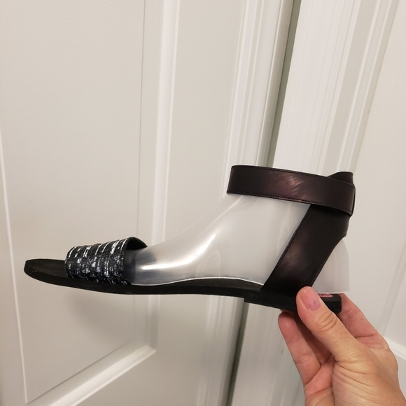 VINCE BLACK & WHITE "Sawyer" Sandals, Size 9 = 40, Stylish Flats Sleek - Picture 4 of 12